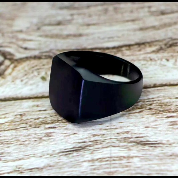 Men's black stainless steel square top ring size 8 - Picture 3 of 4